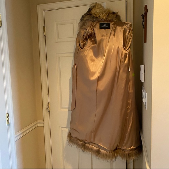 Vintage Scandinavian Fur Company Authentic Raccoon Coat - Picture 6 of 6